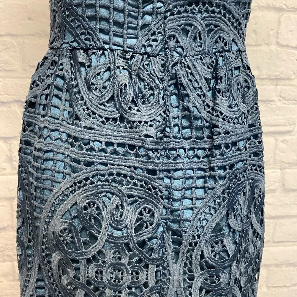 Hidden Label Elegant Blue Lace Midi Dress Size Small - Picture 9 of 9